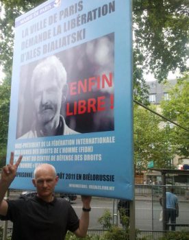 Ales Bialiatski near the Mayor's Office of the 11th district of Paris