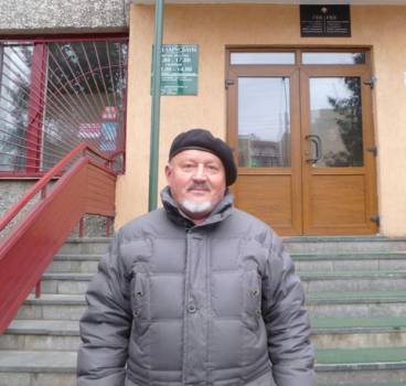 Siarhei Housha in front of the Baranavichy City and District Court