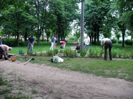 Барановичи: толока возле Креста сталинских жертв