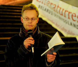 Martin Uggla reading a text by Ales Bialiatski